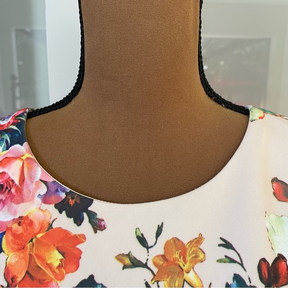 Betsey Johnson Spring Floral & Roses Short Sleeved Sheath Dress Colorful Sz 4 - Picture 5 of 16